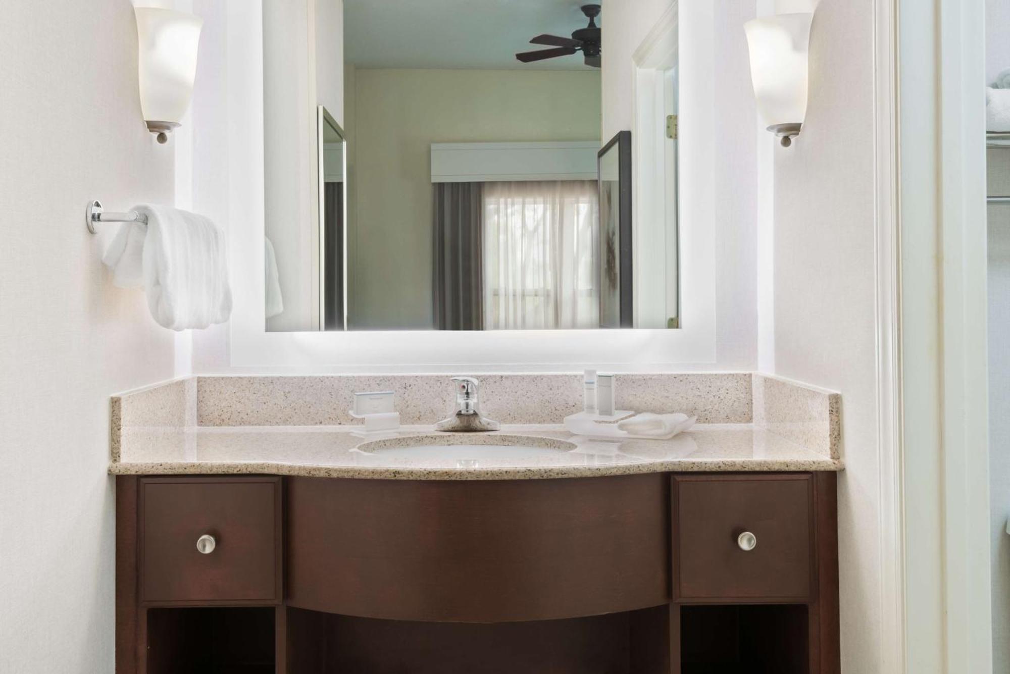 Homewood Suites By Hilton Raleigh/Crabtree Valley Экстерьер фото